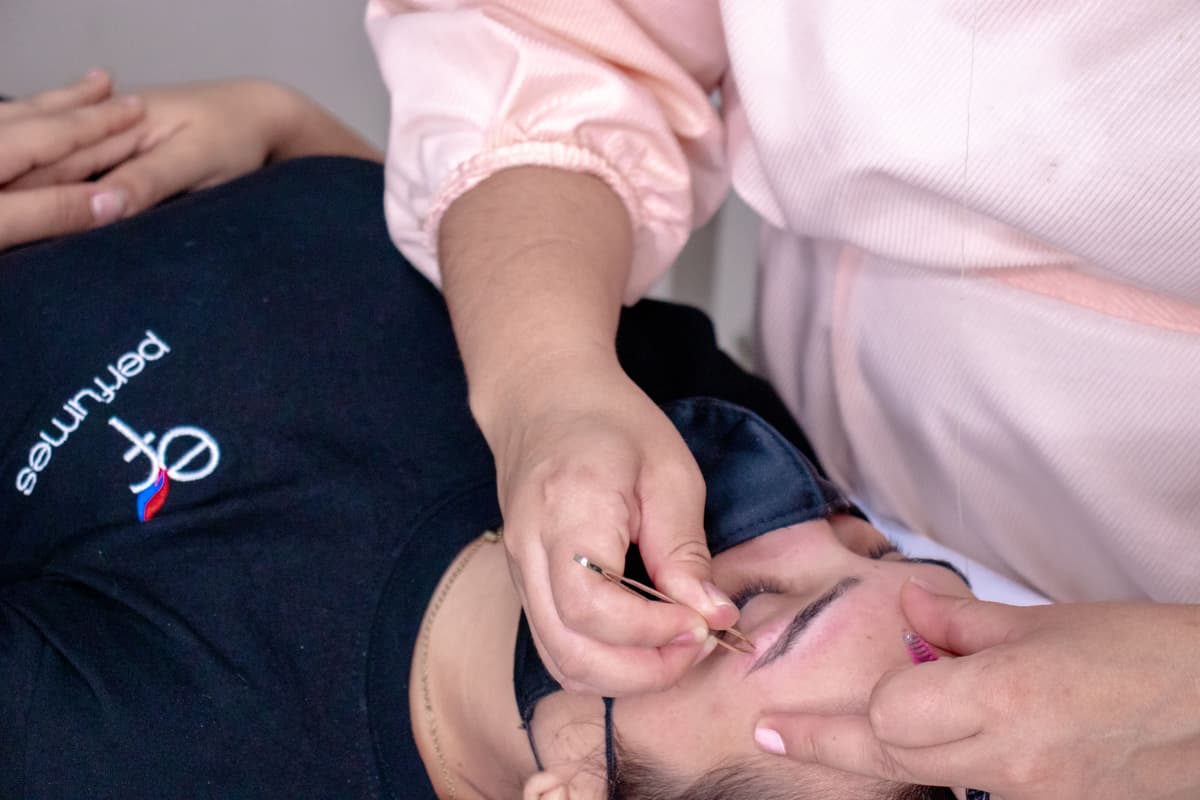 Épilation des sourcils